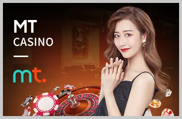 Vận động viên tennis đang giao bóng trên sân